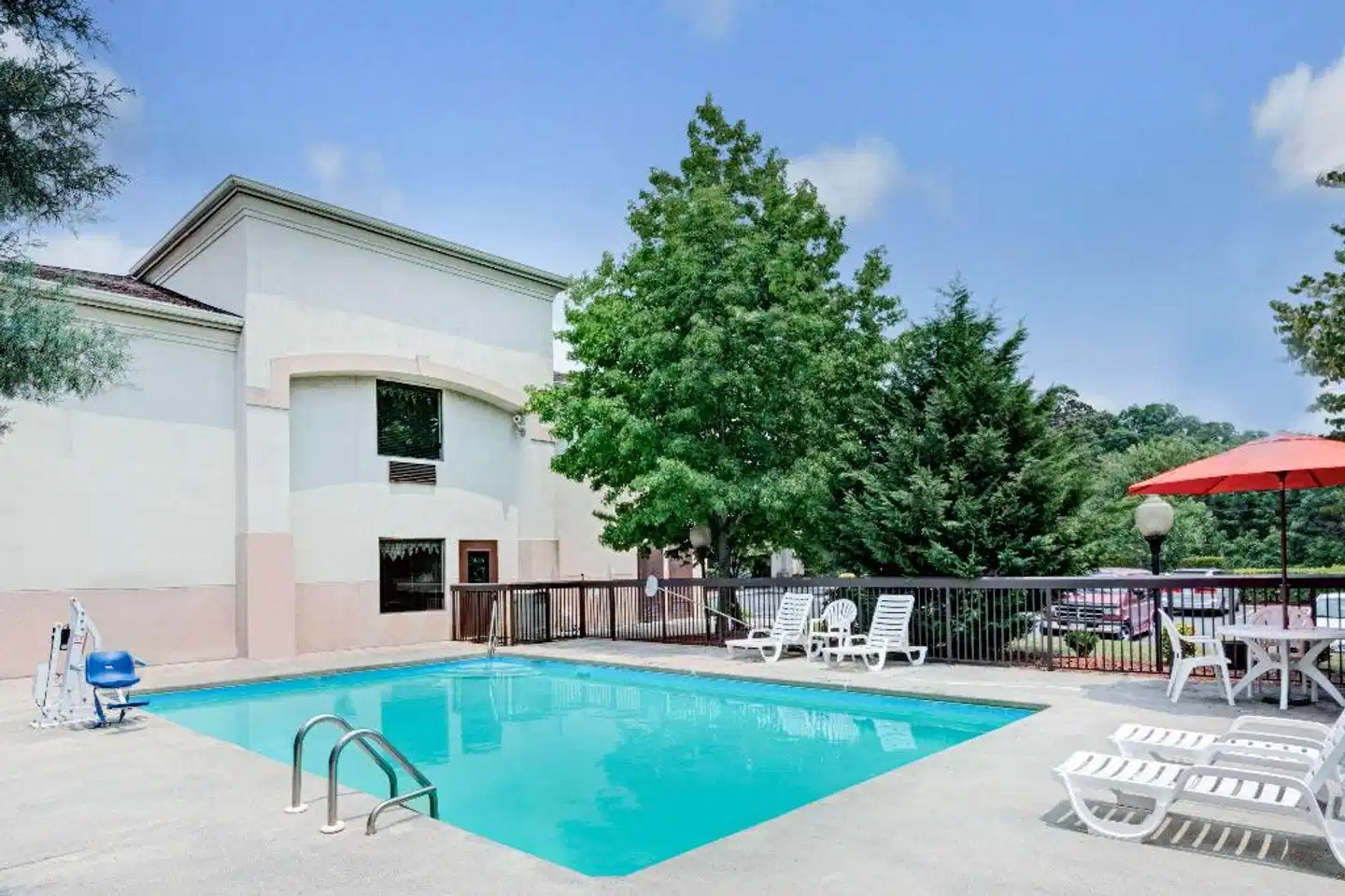 Days Inn by Wyndham Burlington East Pool