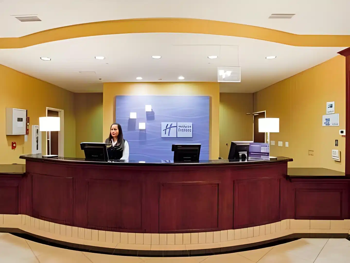 Holiday Inn Express & Suites Reno Airport Lobby