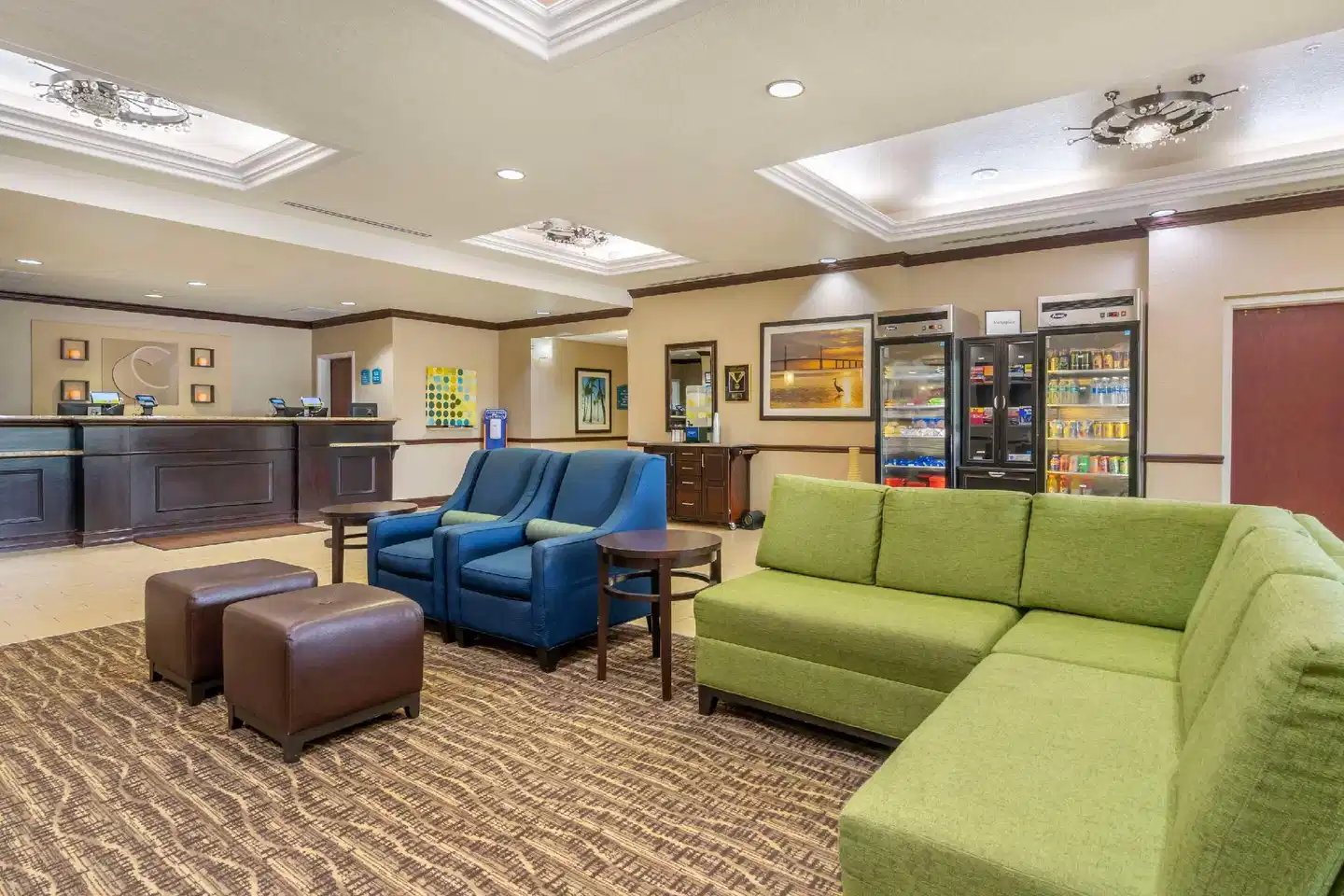 Comfort Inn & Suites Northeast - Gateway Lobby