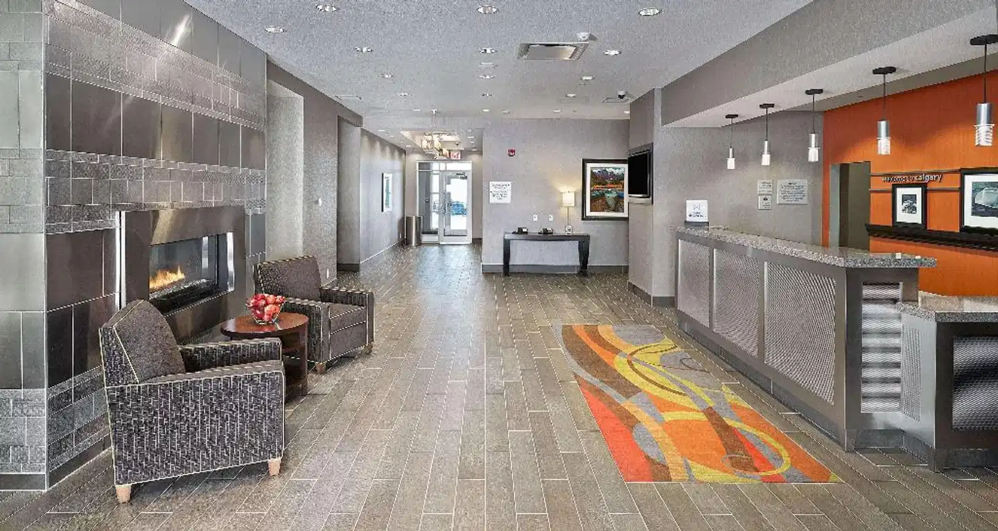 Hampton Inn by Hilton Calgary Airport North Lobby