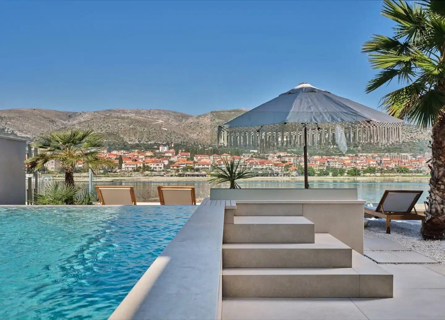 Brown Beach House POOL