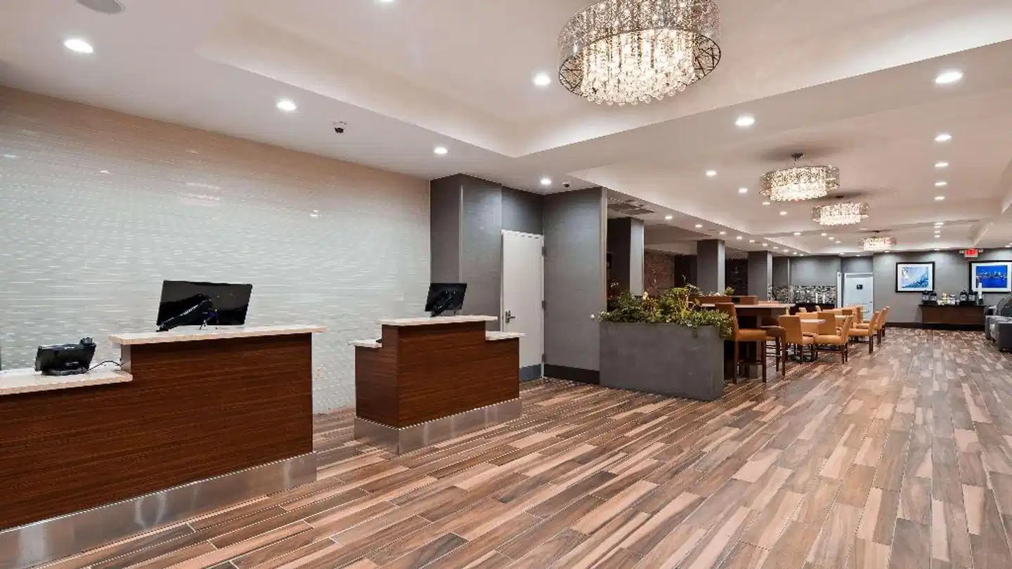 Best Western Plus Philadelphia Convention Center Hotel Lobby
