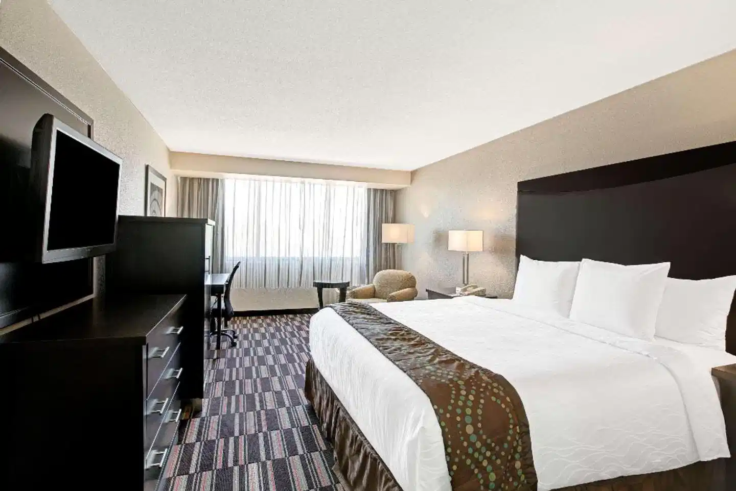 Ramada Plaza by Wyndham Charlotte Airport Conference Center Wohnbeispiel
