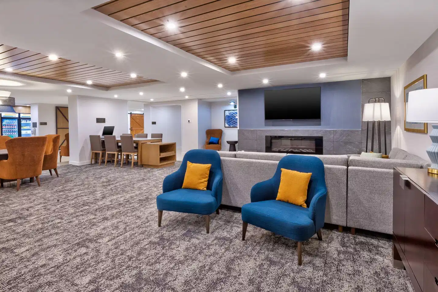 SpringHill Suites Pittsburgh Airport Lobby