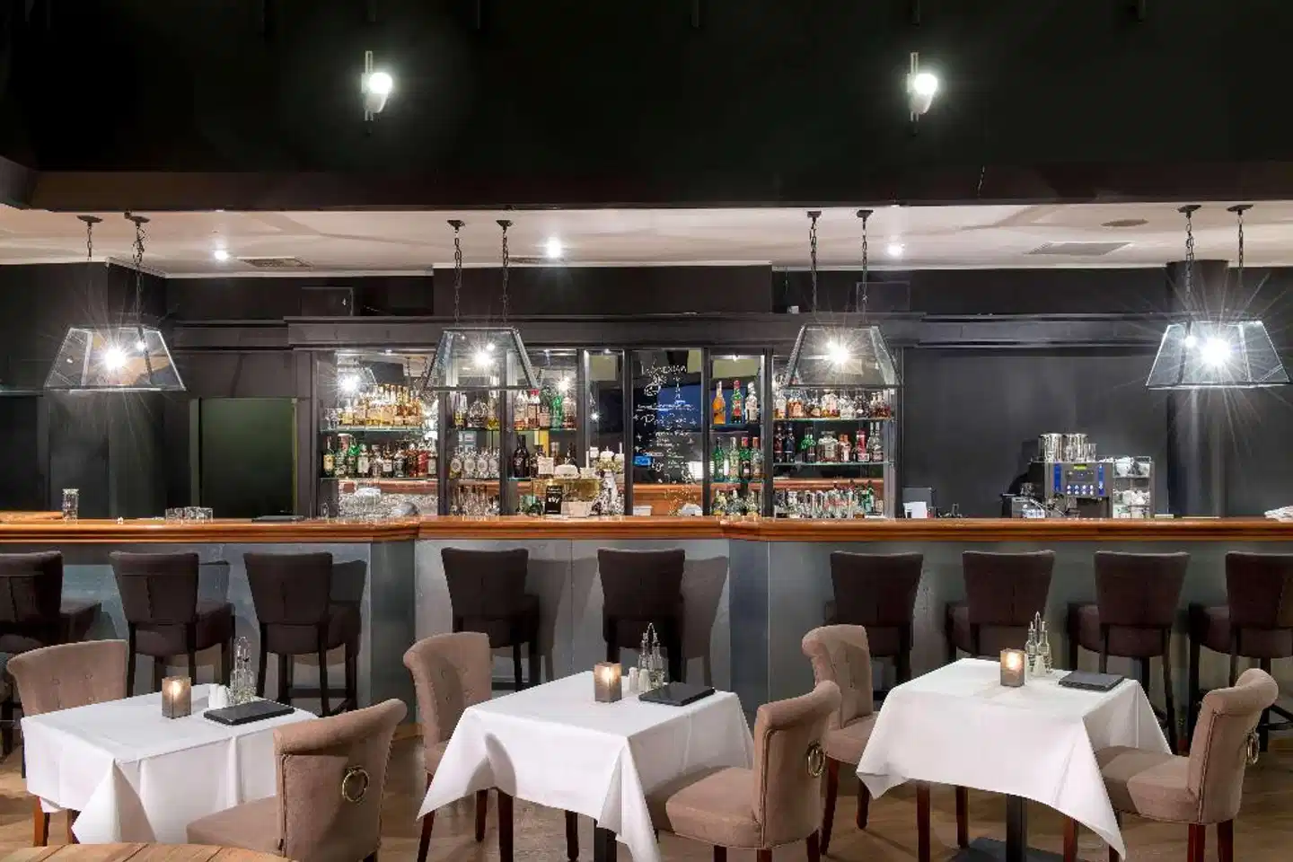 Wyndham Hannover Atrium Bar
