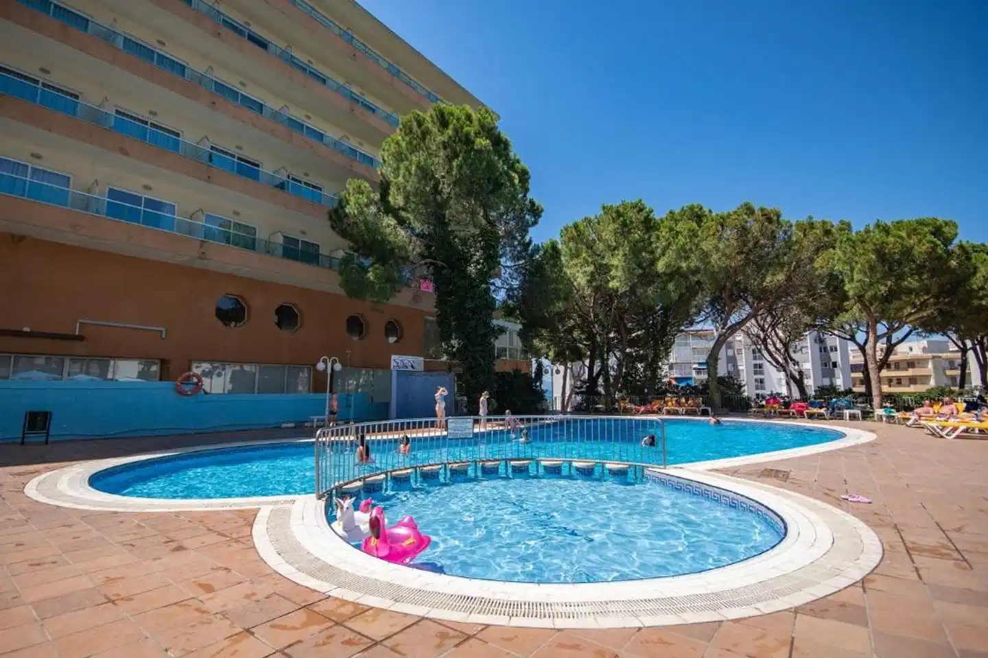 Rentalmar Blue Beach Apartments Pool