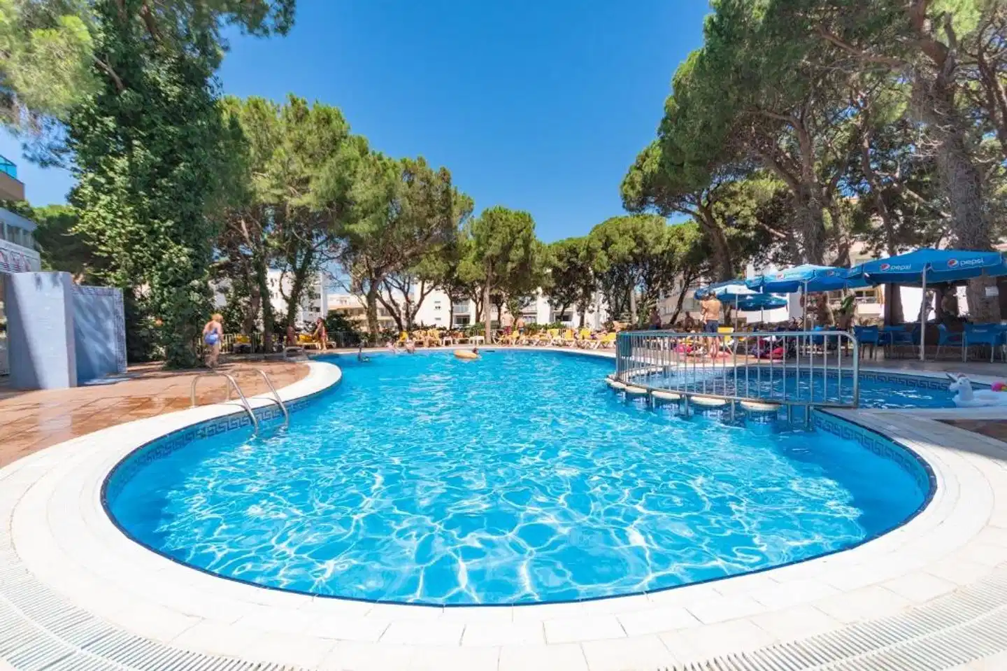 Rentalmar Blue Beach Apartments Pool