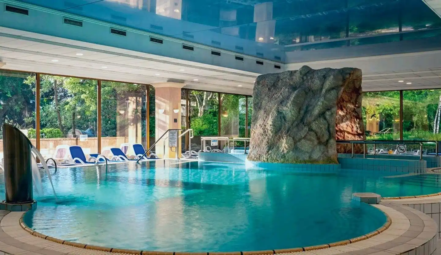 Ensana Thermal Margaret Island Health Spa Hotel & Ensana Grand Margaret Island Health Spa Hotel Hallenbad