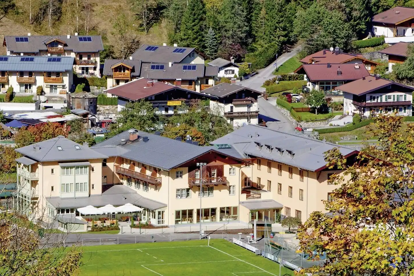 JUFA Hotel Kaprun Aussenansicht