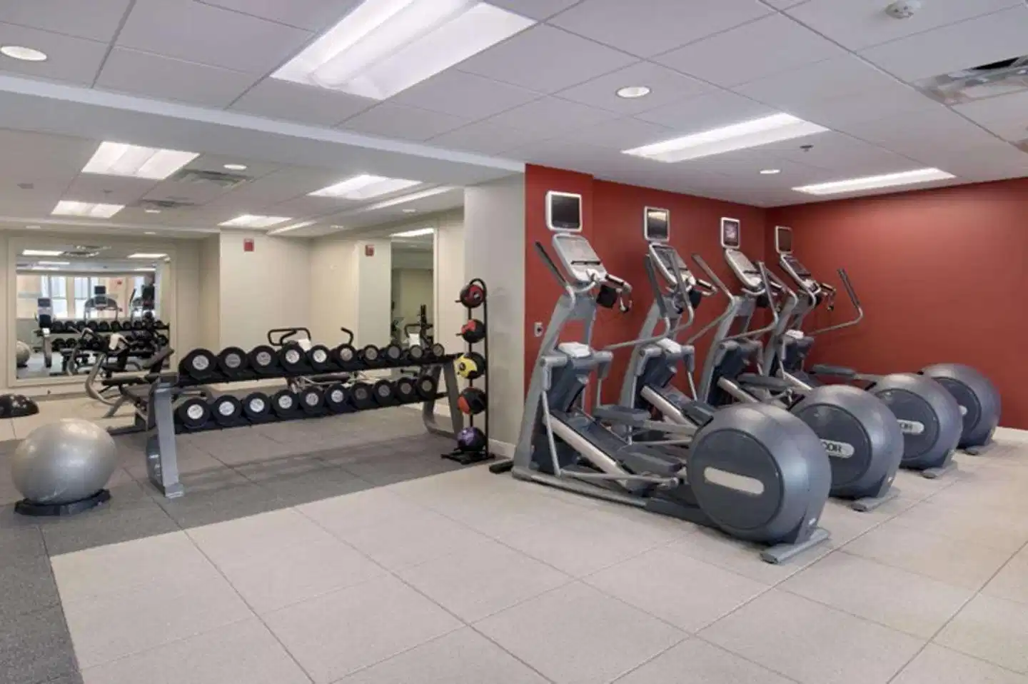 DoubleTree Suites by Hilton Detroit Downtown - Fort Shelby Sport und Entertainment