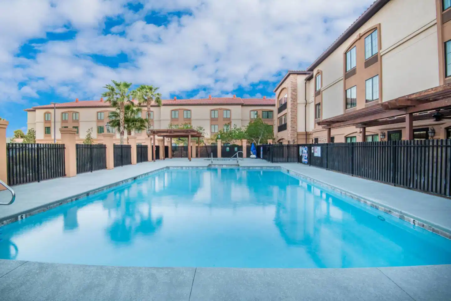 La Quinta Inn & Suites by Wyndham Las Vegas Airport South Pool