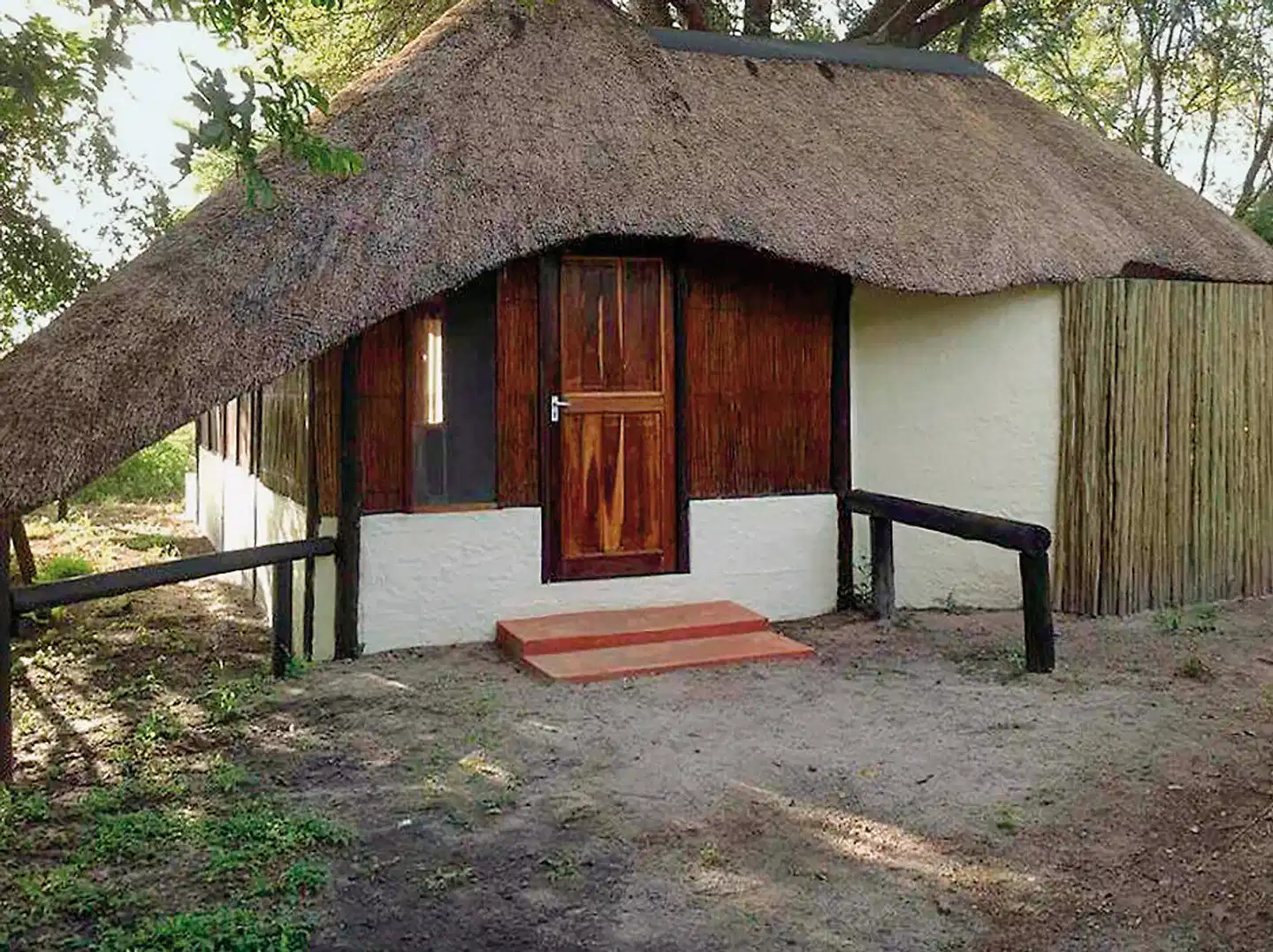Lianshulu Bush Lodge Aussenansicht