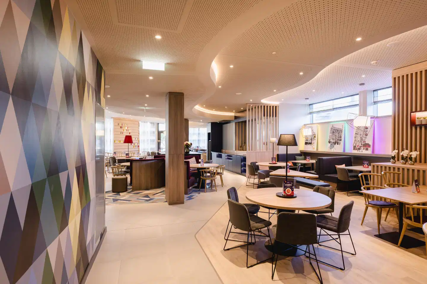 Hampton By Hilton Vienna City West Lobby