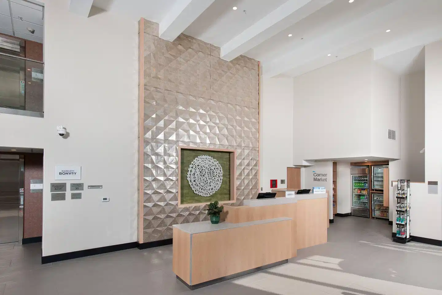 Fairfield Inn & Suites by Marriott Pittsburgh Downtown Lobby