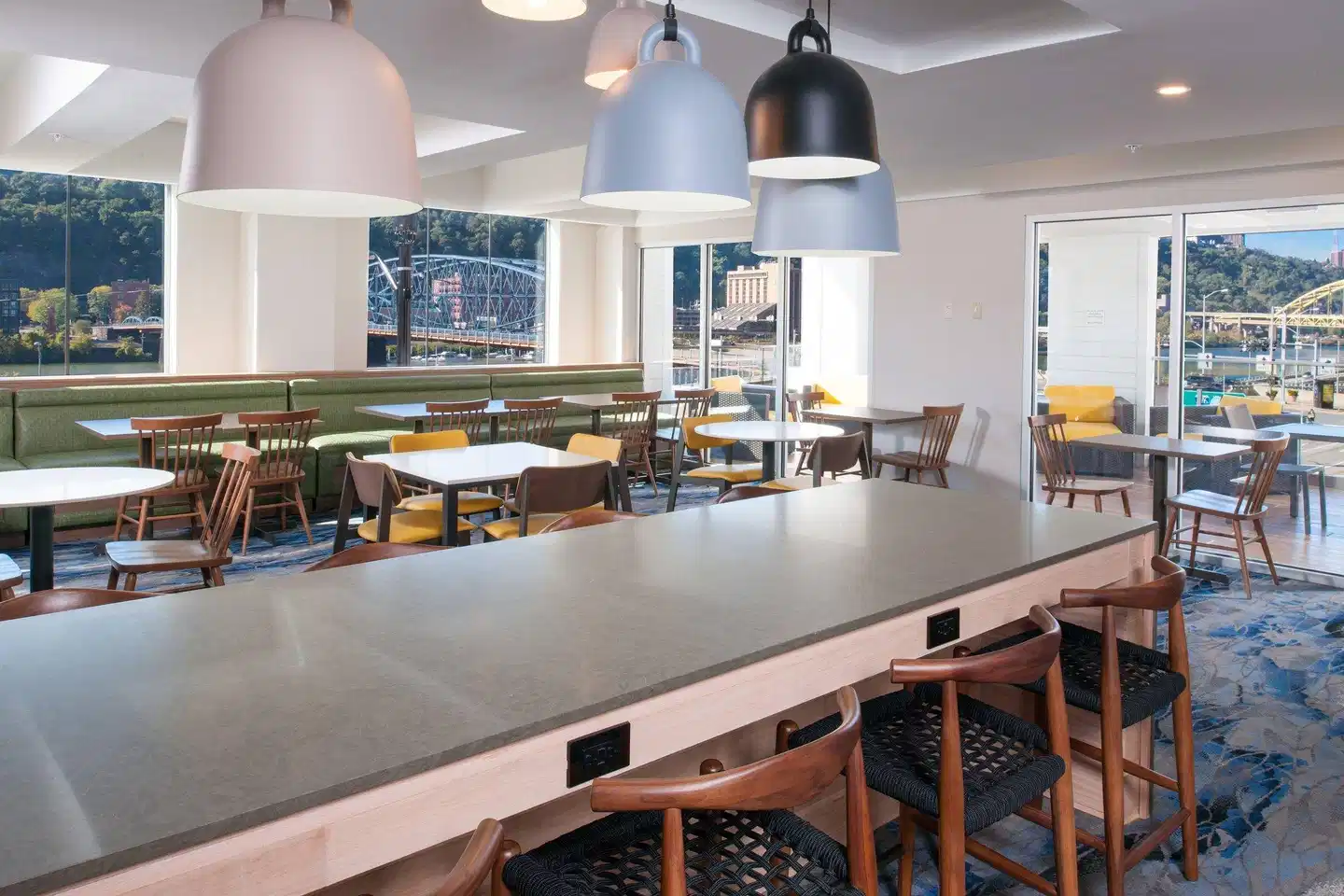 Fairfield Inn & Suites by Marriott Pittsburgh Downtown Bar