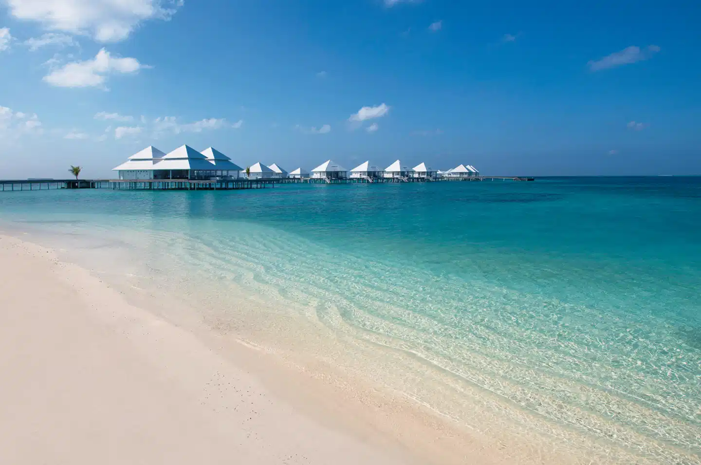 Diamonds Thudufushi Strand