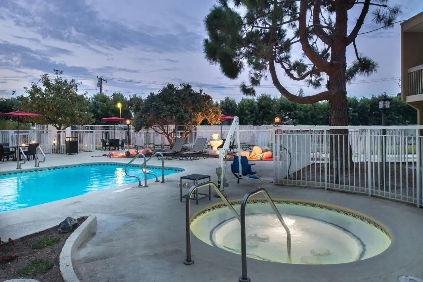 Courtyard by Marriott Oxnard Ventura Pool