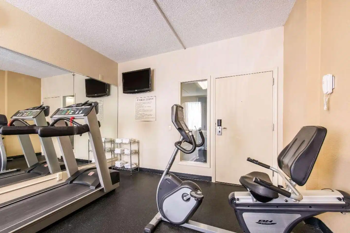 Quality Inn & Suites Near The Theme Parks Sport und Entertainment