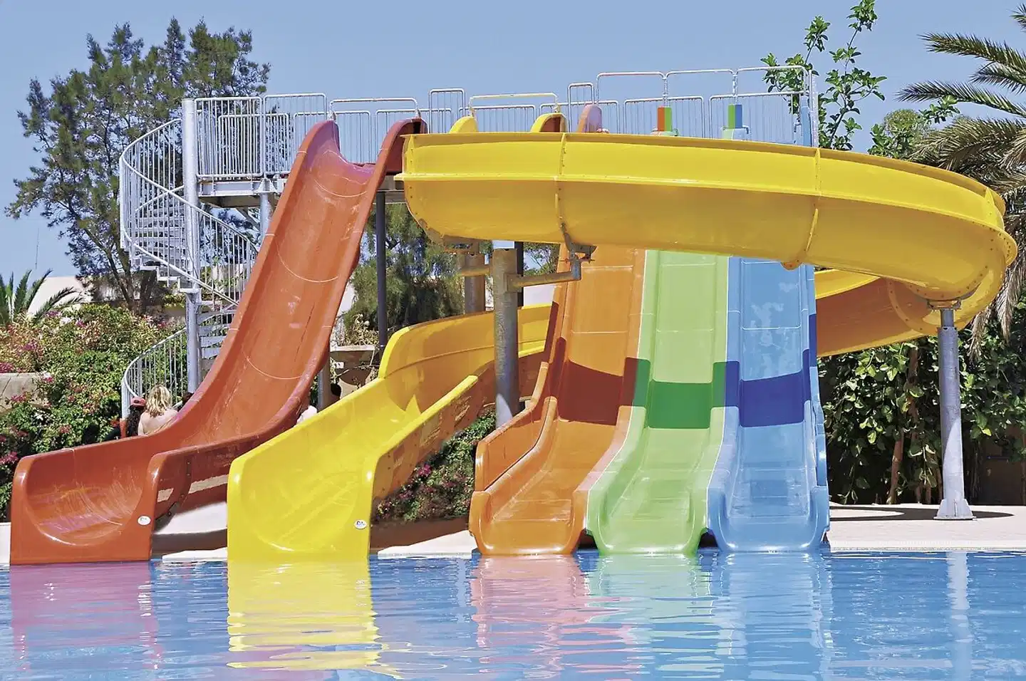 Riviera Pool