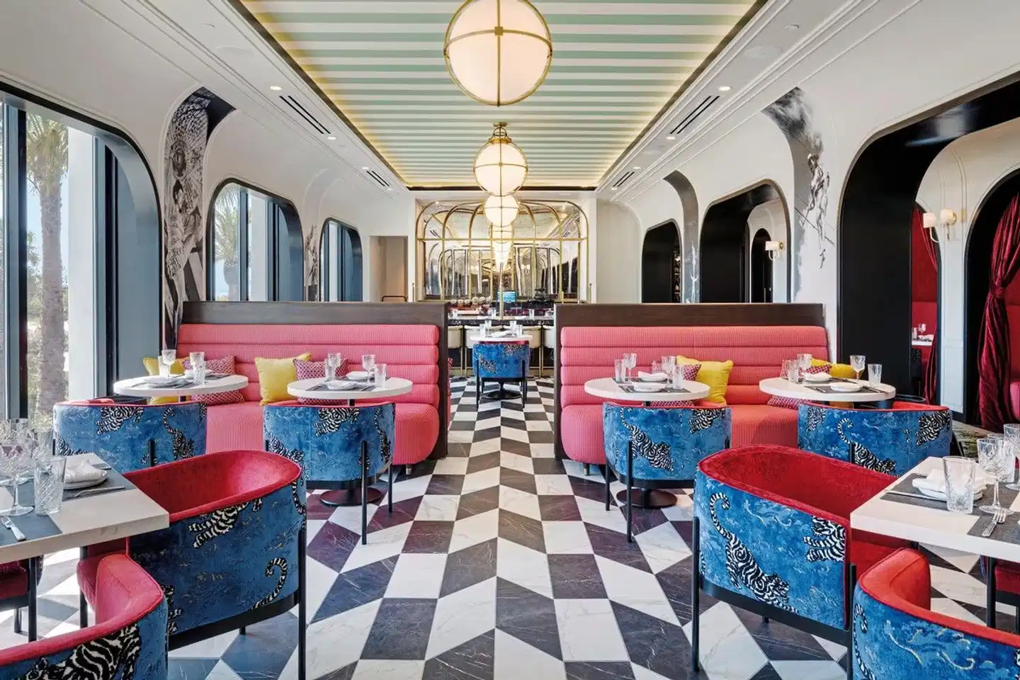 Cirque St. Armands Beachside Lobby