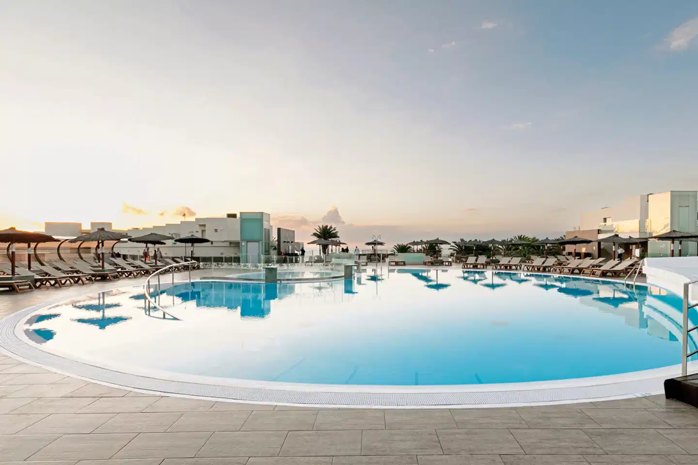 HD Beach Resort & Spa Pool
