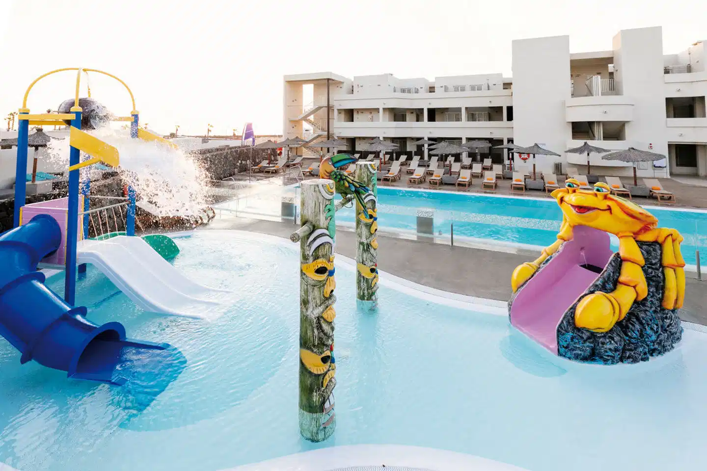 HD Beach Resort & Spa Pool