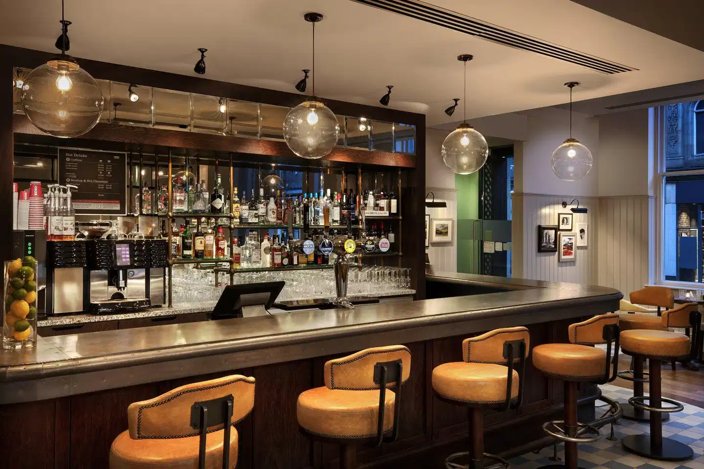 Leonardo Hotel Cardiff Bar