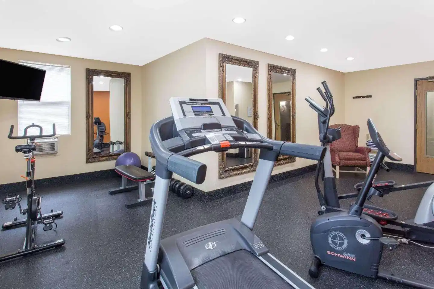 Baymont by Wyndham Muskegon Sport und Entertainment