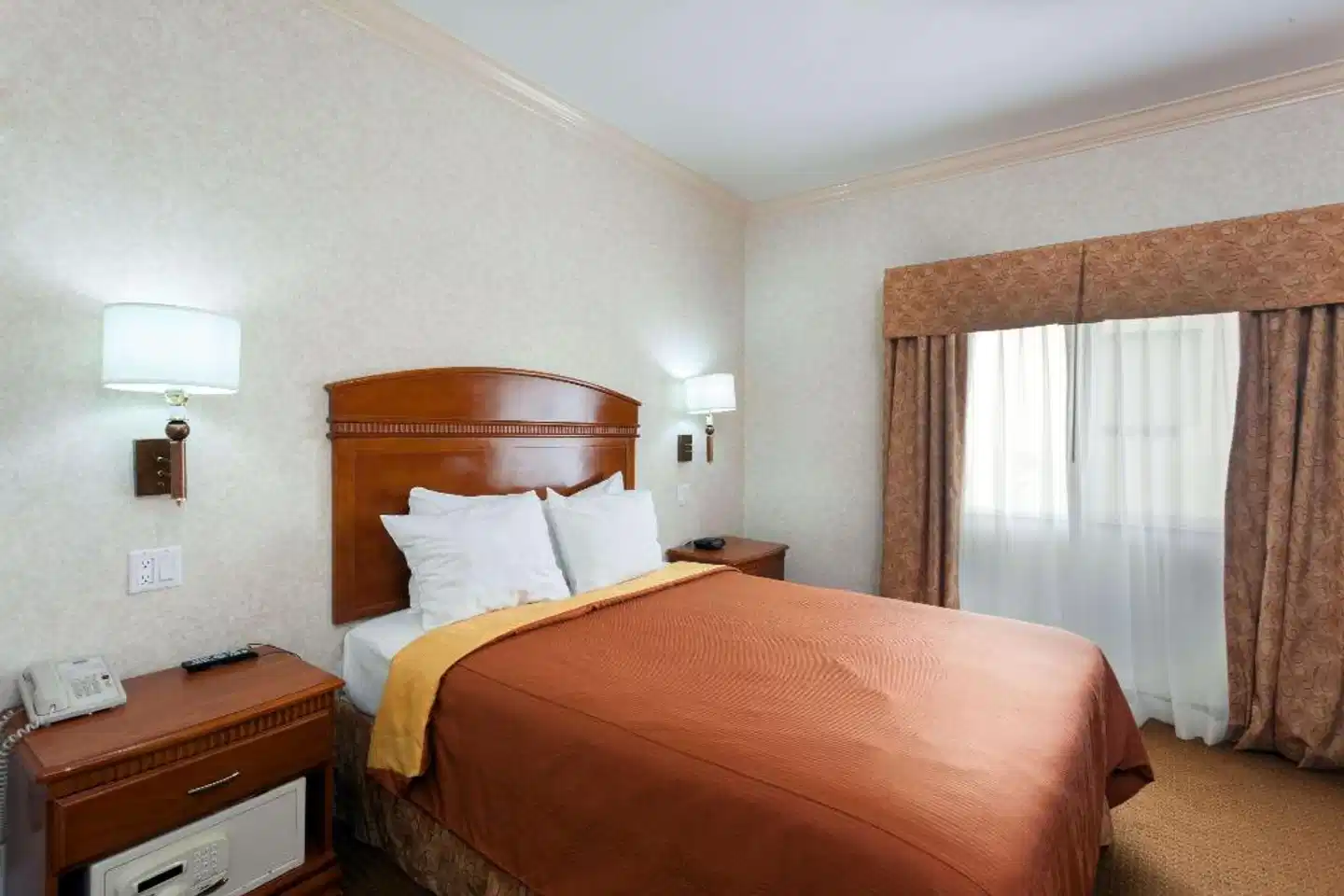 Howard Johnson by Wyndham Pico Rivera Hotel & Suites Wohnbeispiel