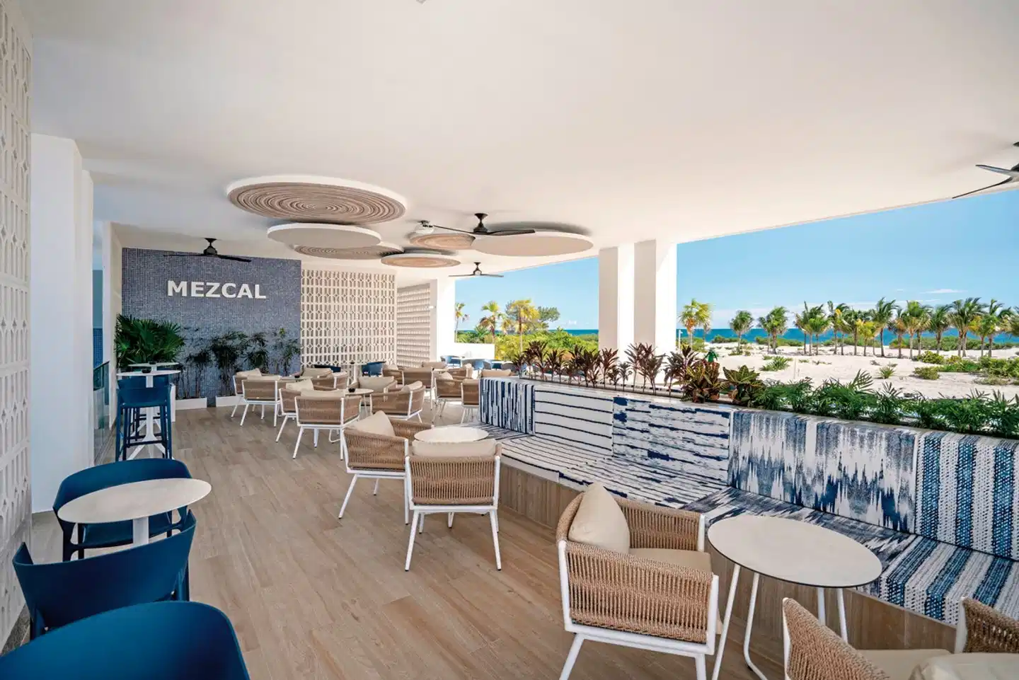 RIU Latino Bar