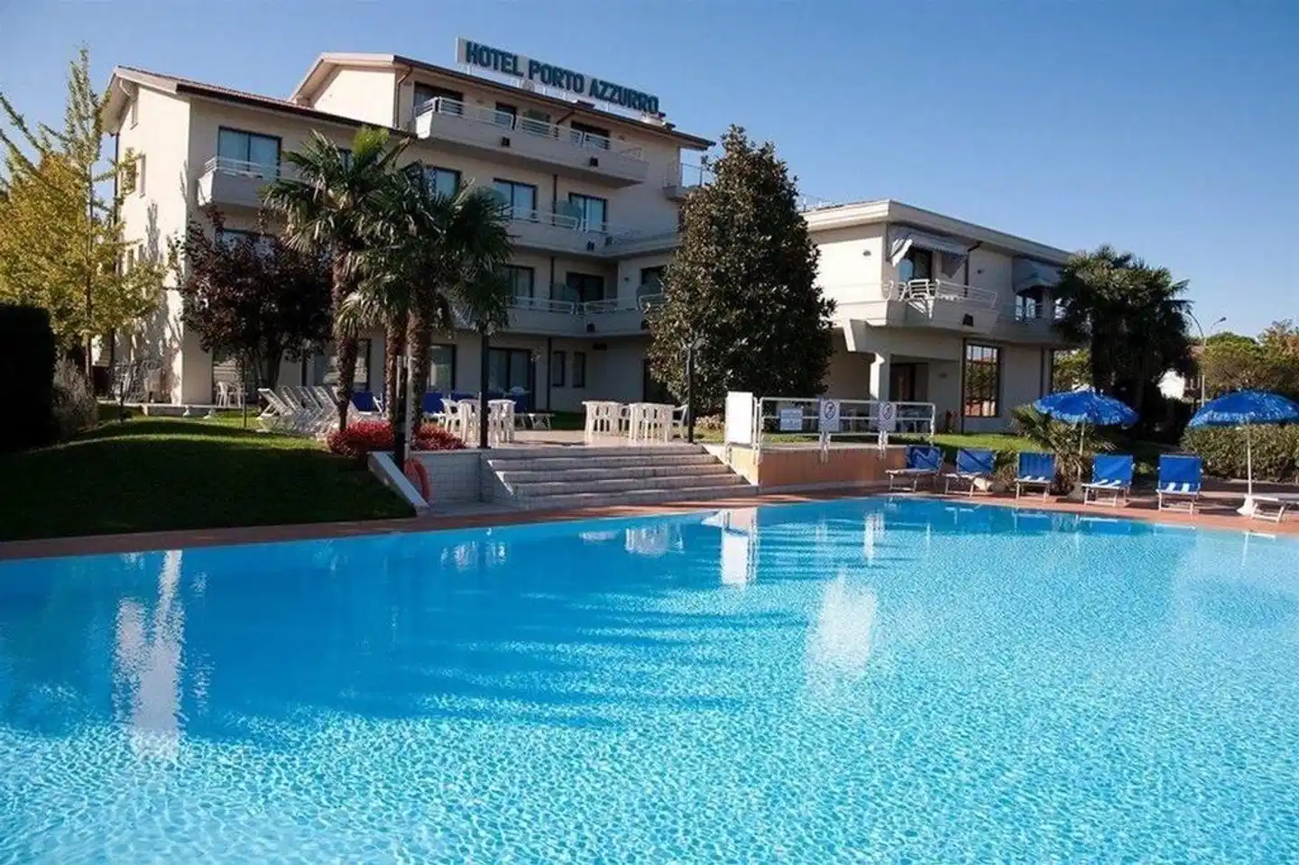 Porto Azzurro Pool