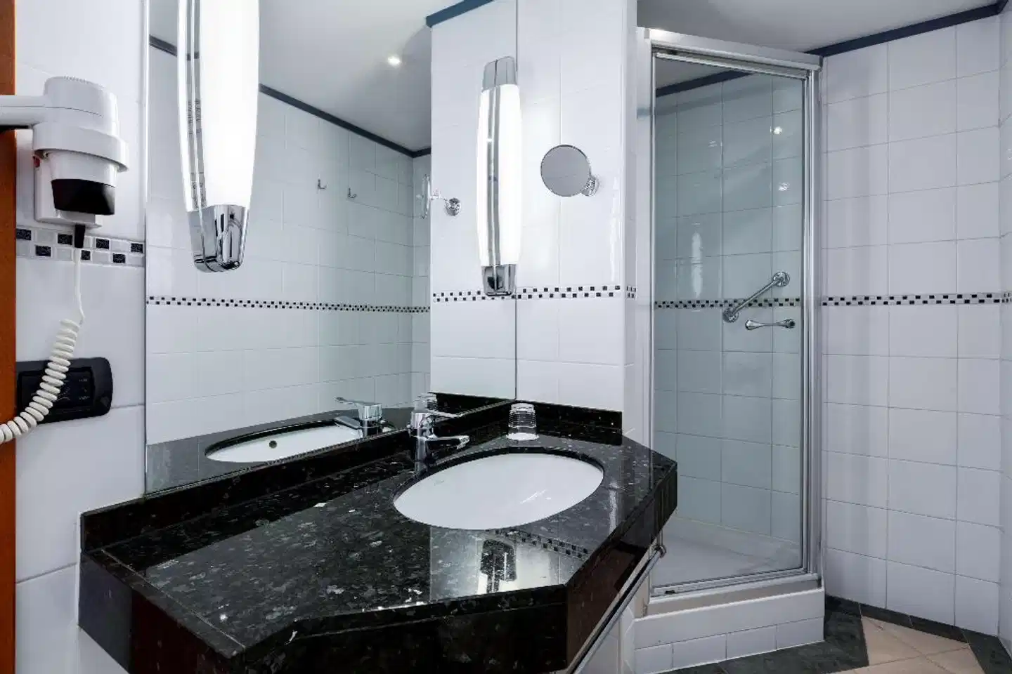 NH Collection Brussels Centre Badezimmer