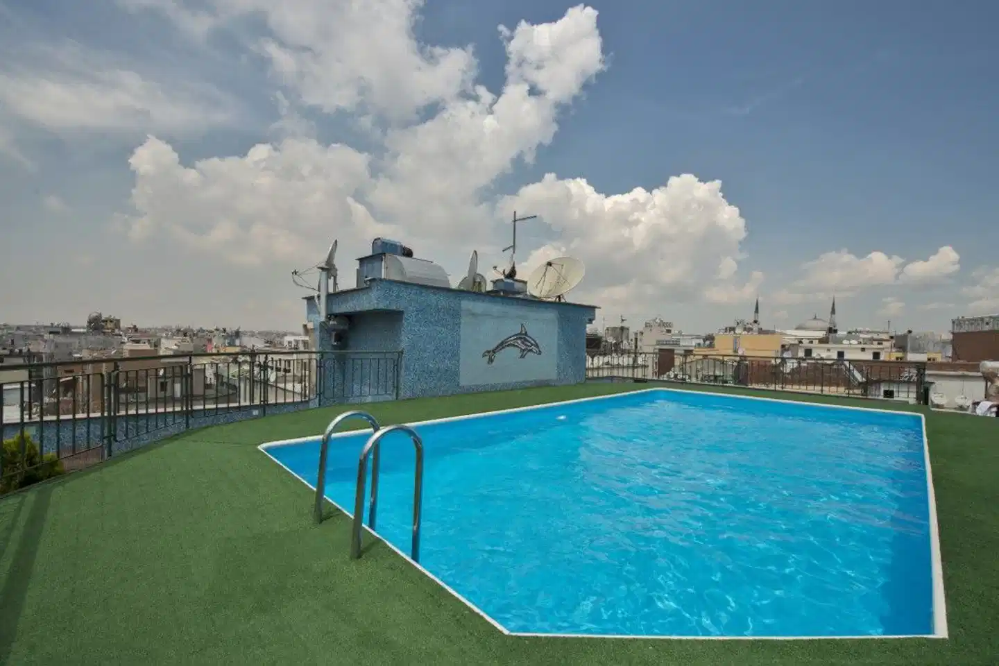 Laleli Gonen Pool