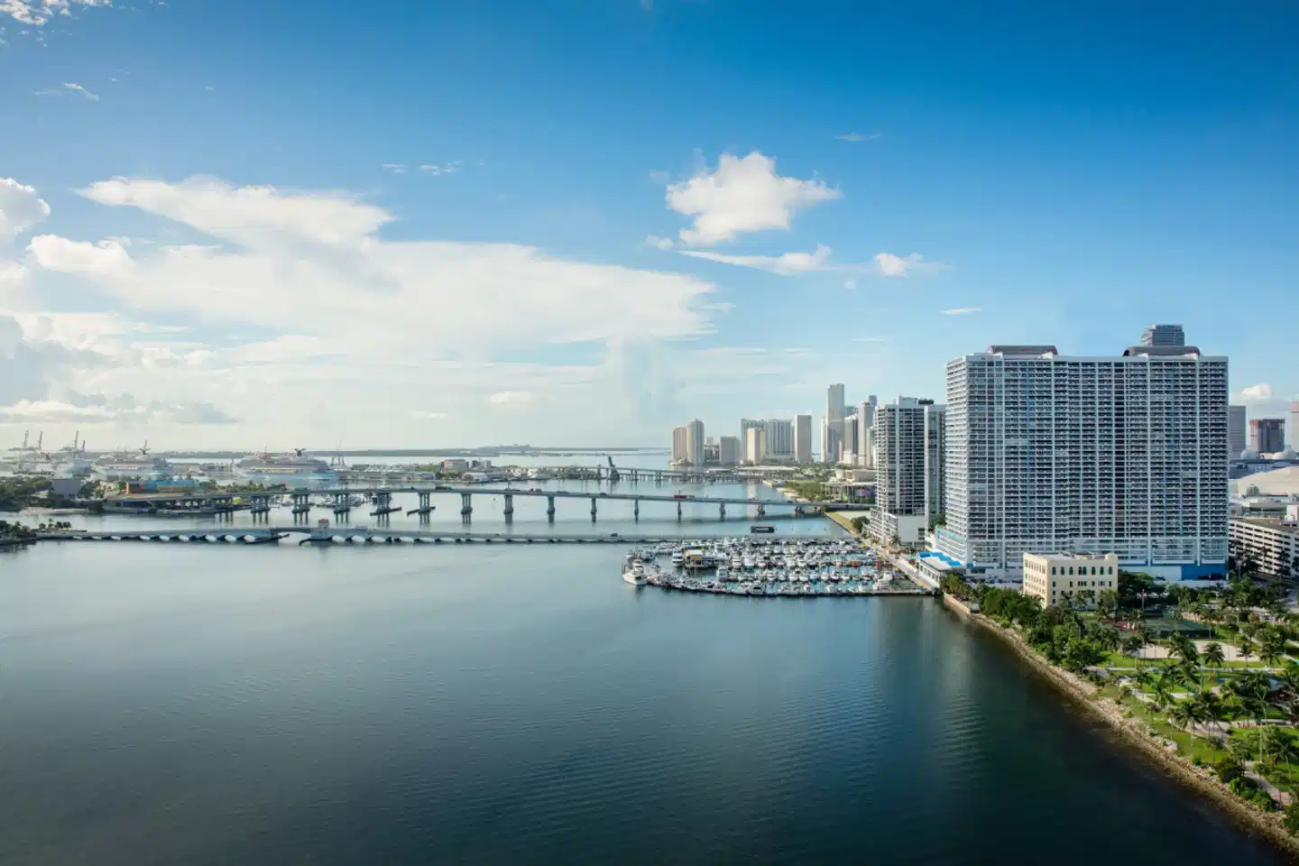 DoubleTree by Hilton Grand Hotel Biscayne Bay Bay Aussenansicht