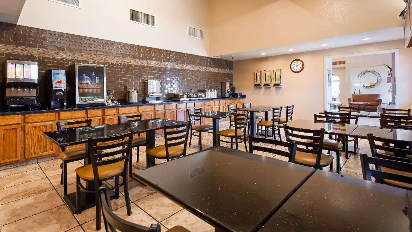 Best Western Discovery Inn Bar