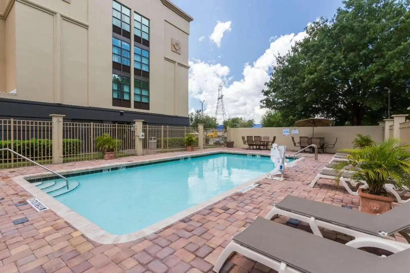 Wingate by Wyndham Convention Ctr Closest Universal Orlando Pool