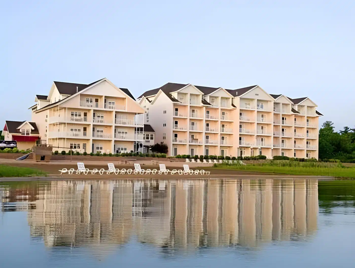 Cherry Tree Inn & Suites Aussenansicht
