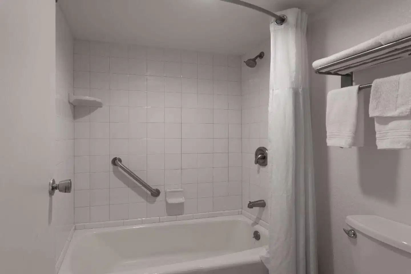 Super 8 by Wyndham Ocala I-75 Badezimmer