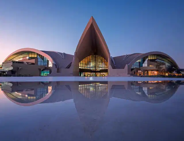 Erth Abu Dhabi Pool