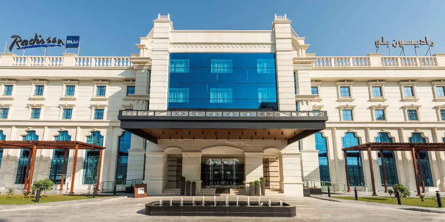 Radisson Blu Hotel Ajman Aussenansicht