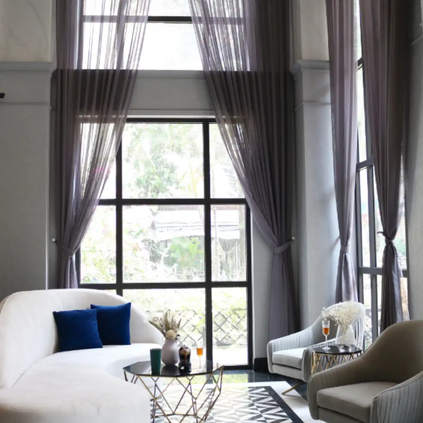 Charmaine's Hotel & Apartment Lobby