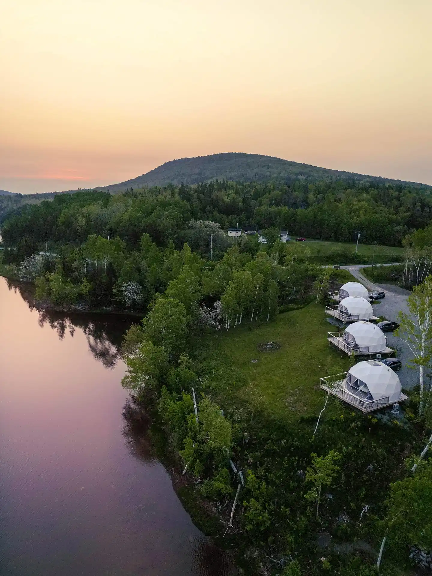 Northeast Cove Geodomes Landschaft