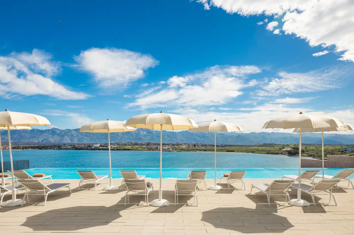 Glamping Villas & Holiday Homes Avalona Pool