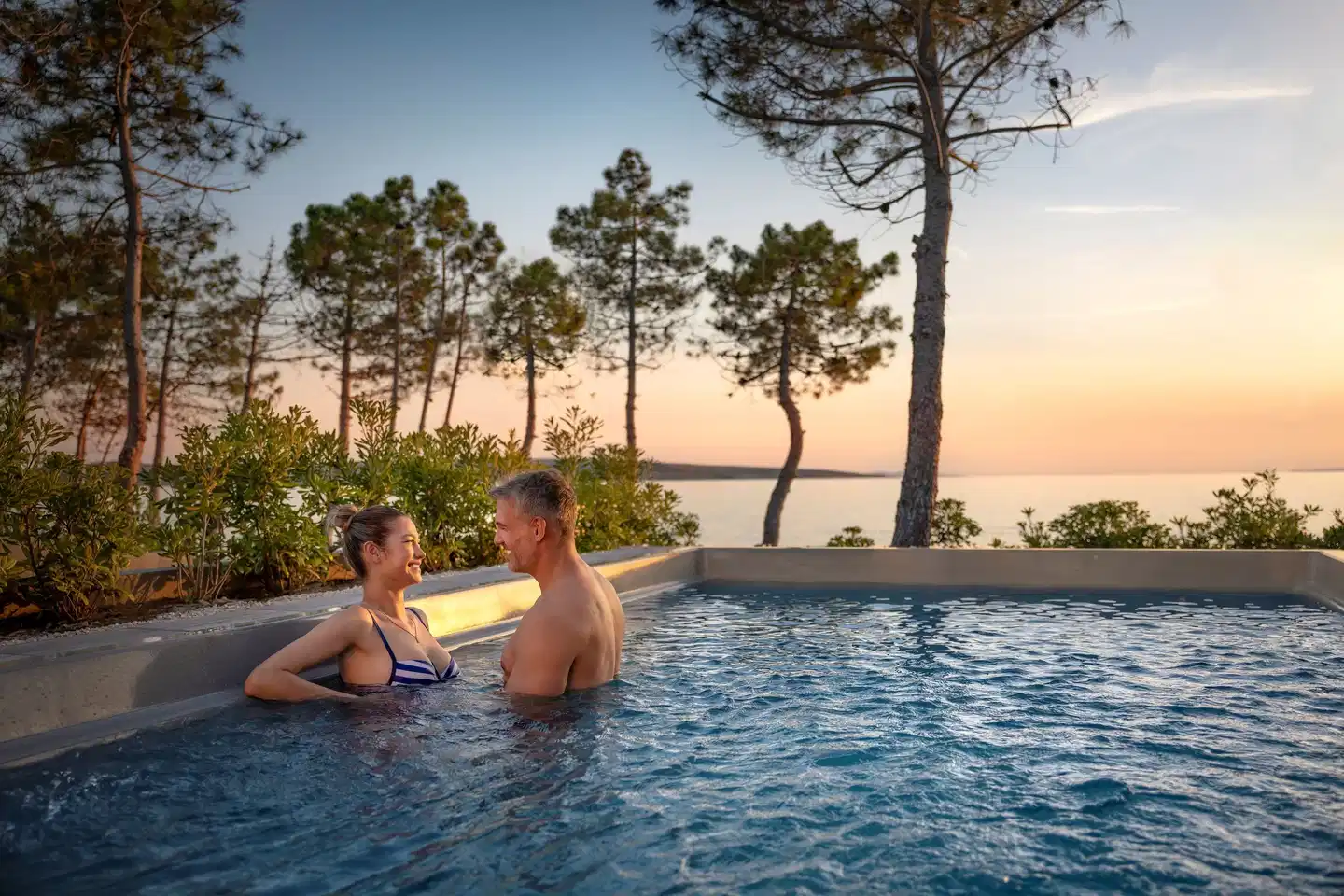 Glamping Villas & Holiday Homes Avalona Pool