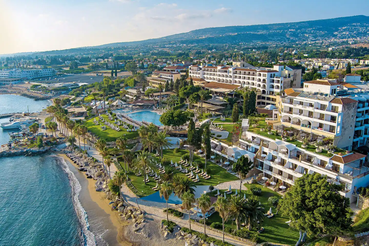Coral Beach Hotel & Resort Aussenansicht