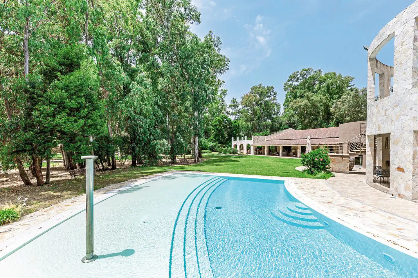 Flamingo Pool