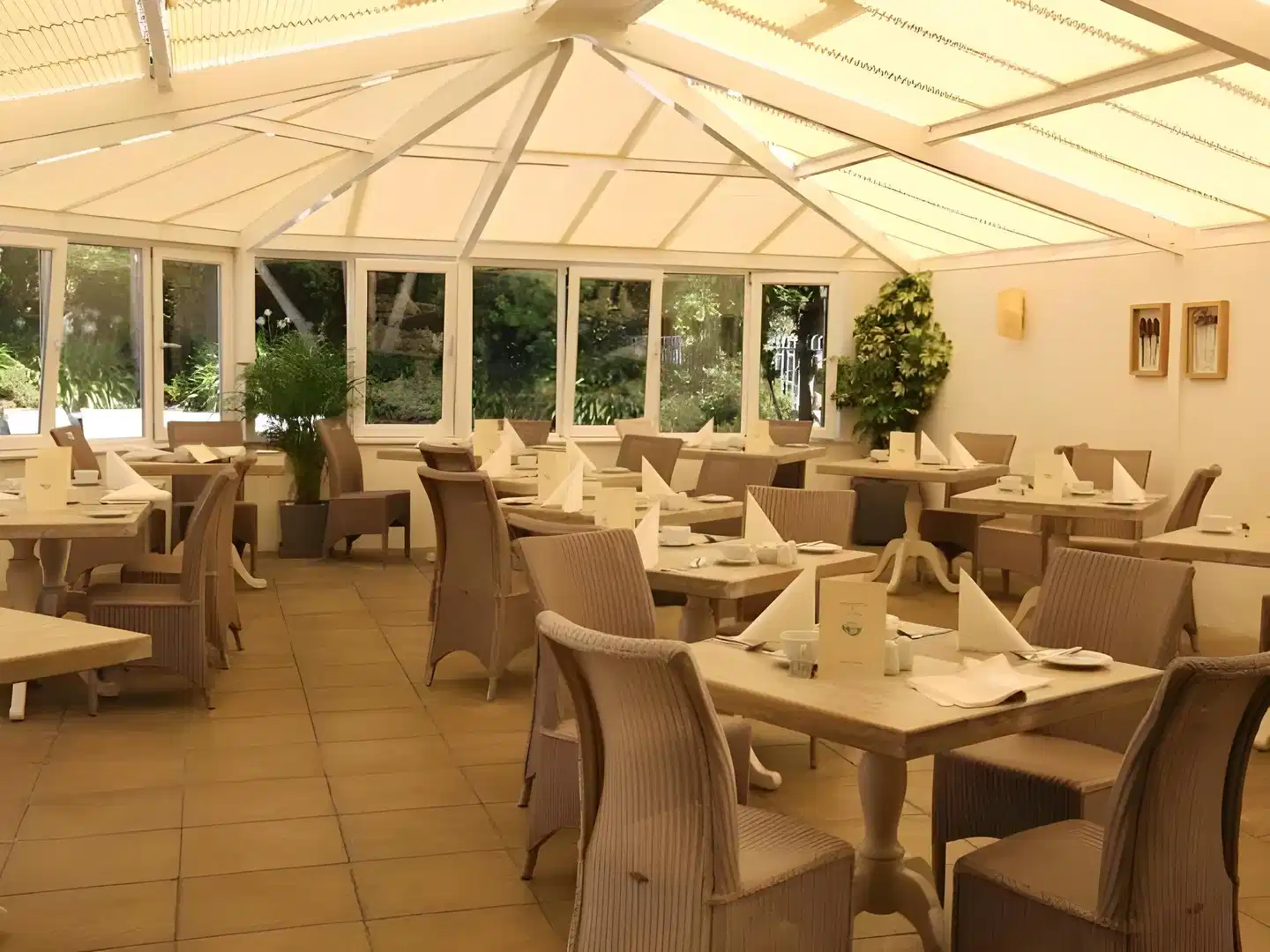 Hotel La Place Restaurant