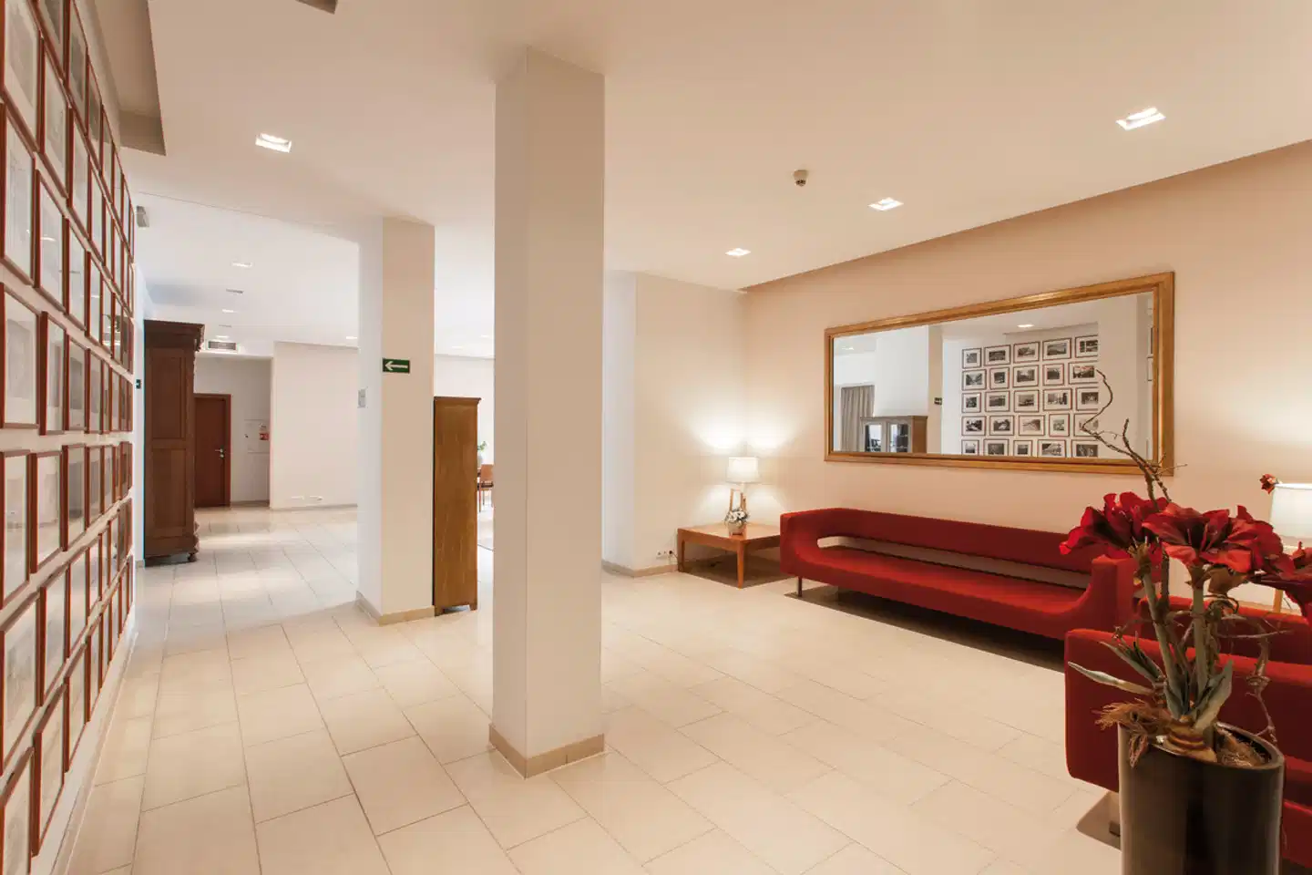 Hotel Carol Lobby