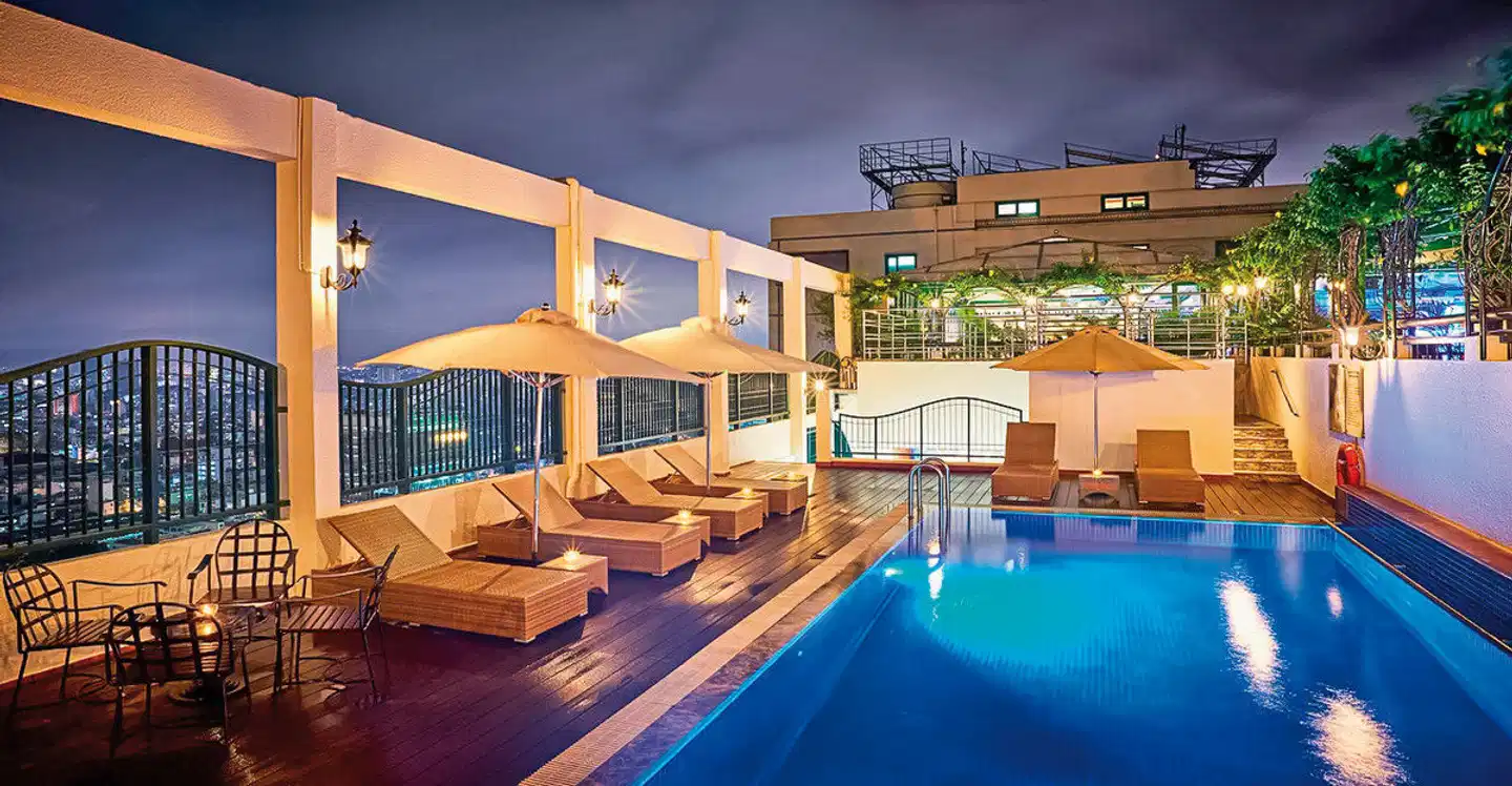 Windsor Plaza Hotel Pool