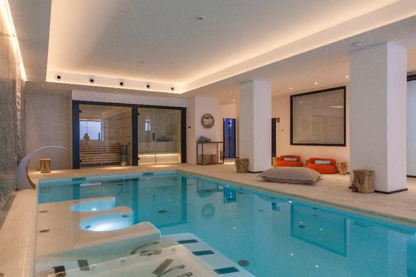Stic Urban & Spa Hallenbad